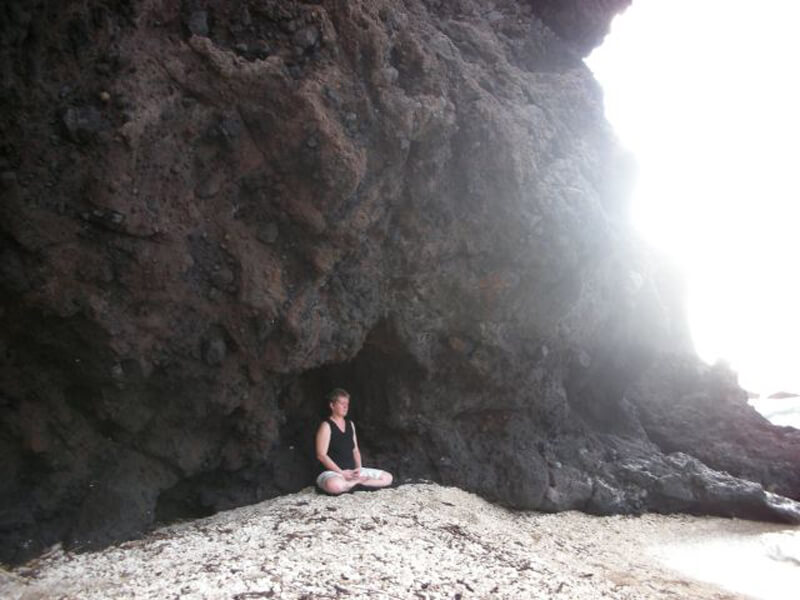Meditation in the Nature, 2008. https://commons.wikimedia.org/wiki/File:Une_yogini_moderne.jpg (CC BY-SA 3.0)